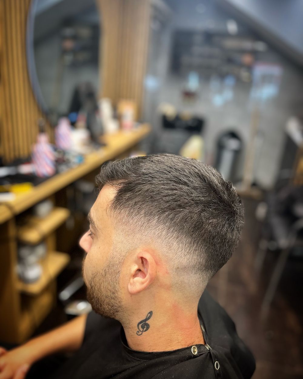 סקין פייד עם קו חד אצל ירון